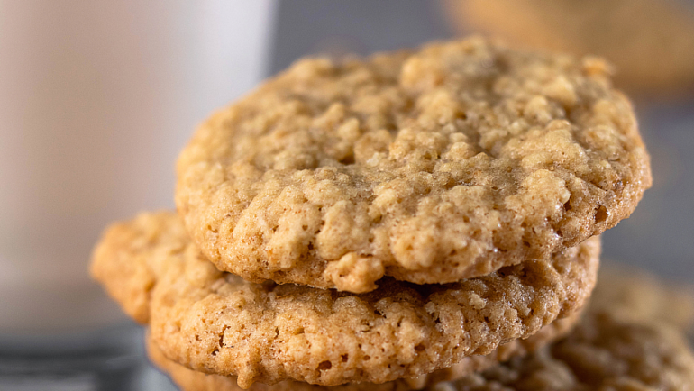 Chewy Whole Wheat Oatmeal Cookies