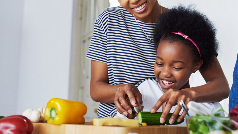 When you have a so-called picky eater in the house, the dinner table can be a challenge! Get advice from our expert to make mealtimes less stressful.