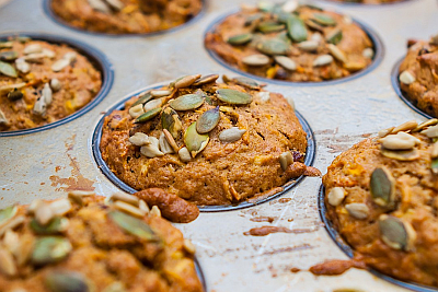 carrot-apple muffins with seeds on top
