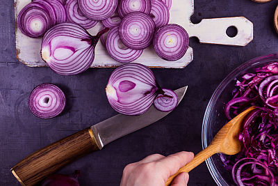 red onions knife cutting board