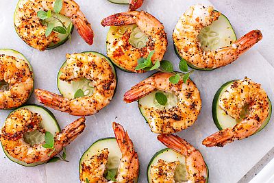 shrimp appetizers on cucumber rounds