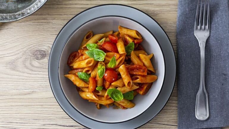 pasta with tomatoes and basil